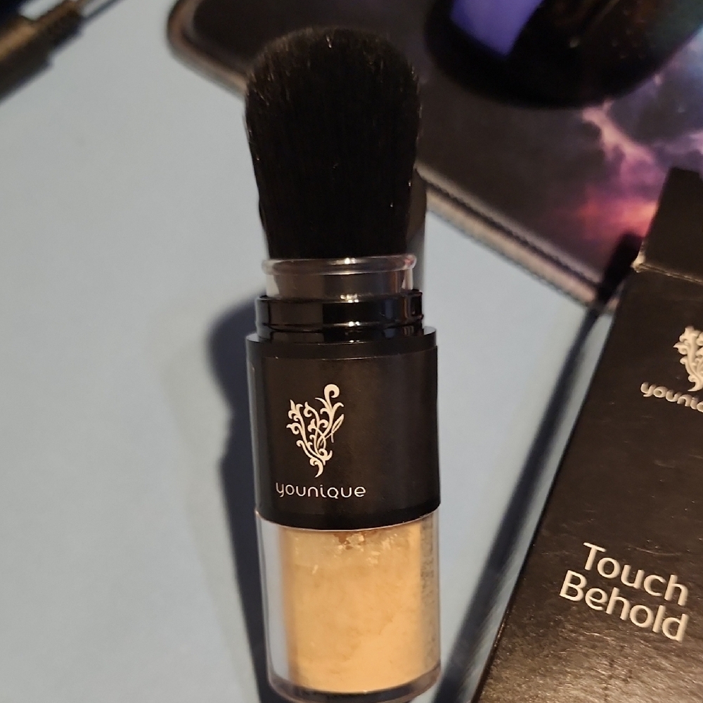 Younique Touch Behold SPF 25 Setting Powder - Cream - Picture 4 of 4